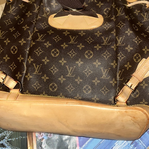 πΉπ€β’ 𫦠Louis Vuitton x GM x Lux for Thine Back Vibes - Picture 7 of 16